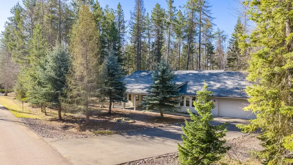220 Pine Valley Loop, Columbia Falls