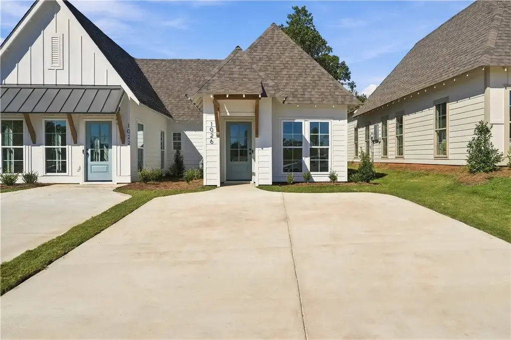 1026 Hunters Way, Opelika
