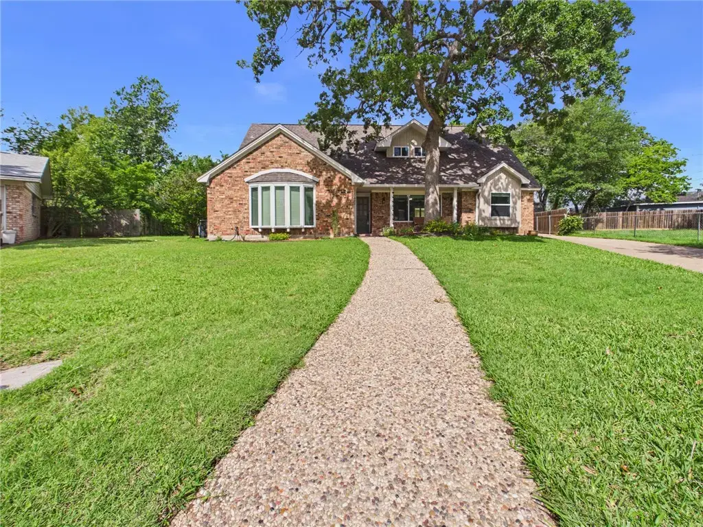 902 Briar Bend Court, Bryan