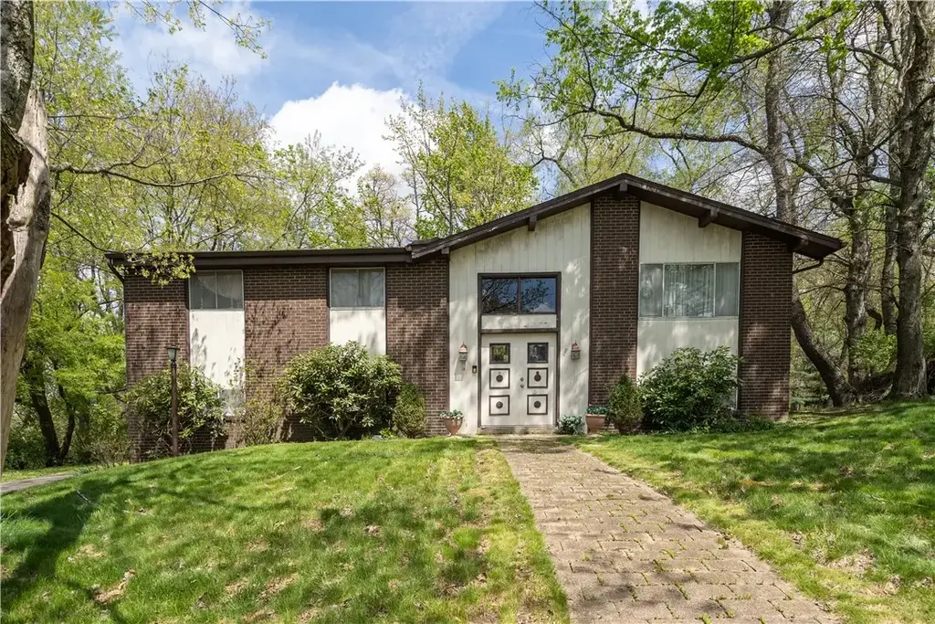 2501 College Park Road , Shaler