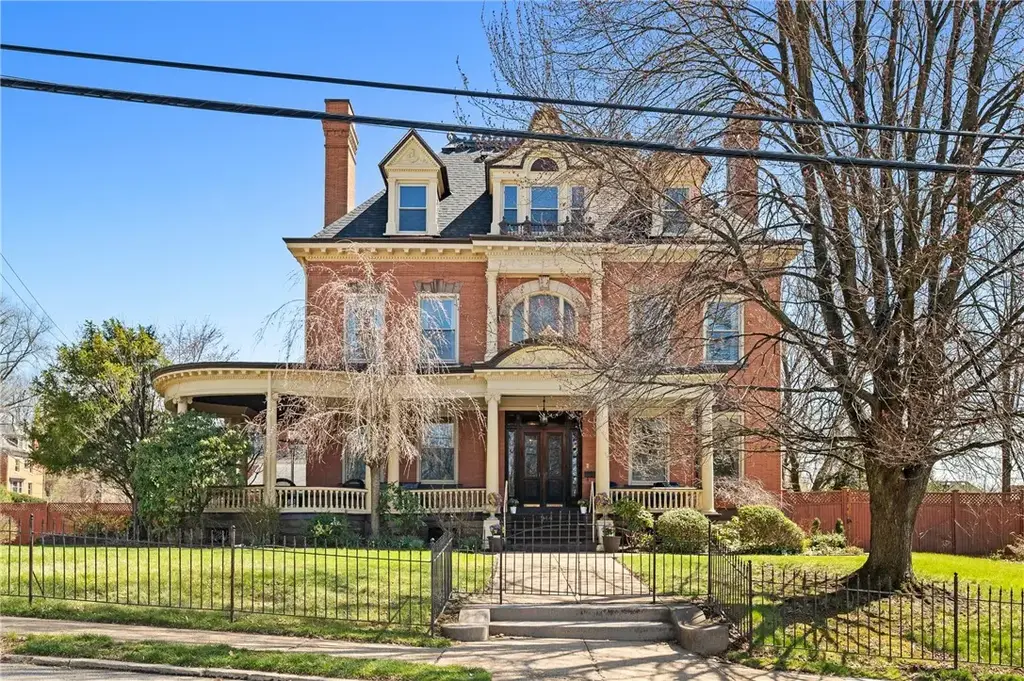 944 Sheridan Avenue, Highland Park