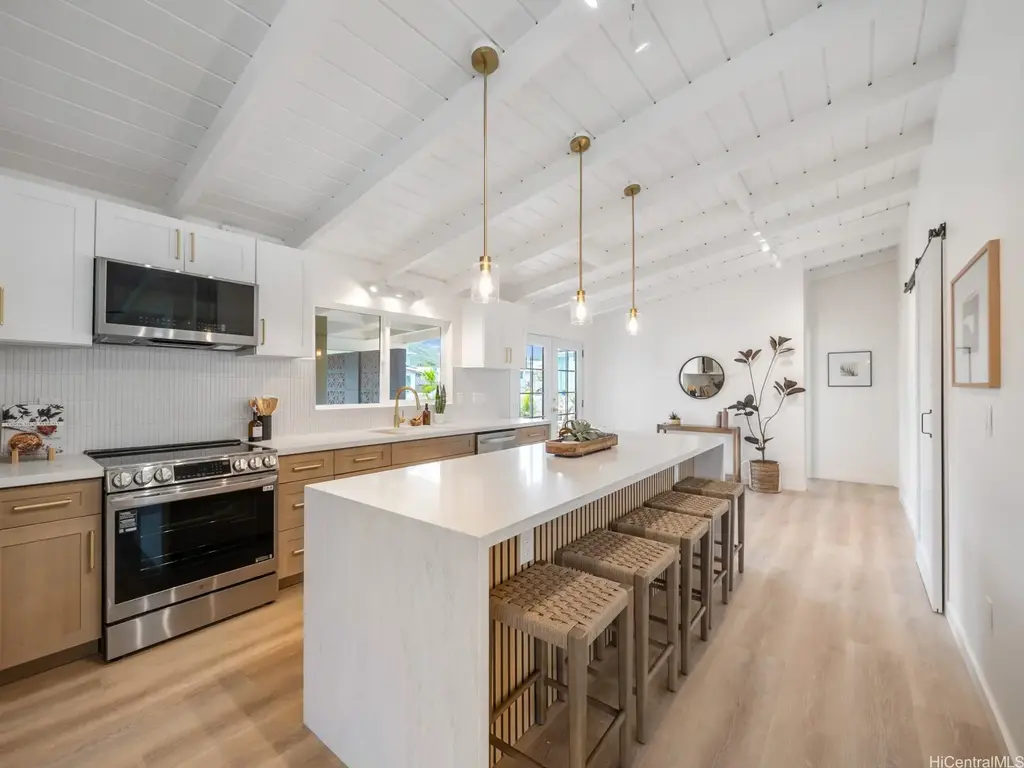 7247 Nohili Street, Honolulu