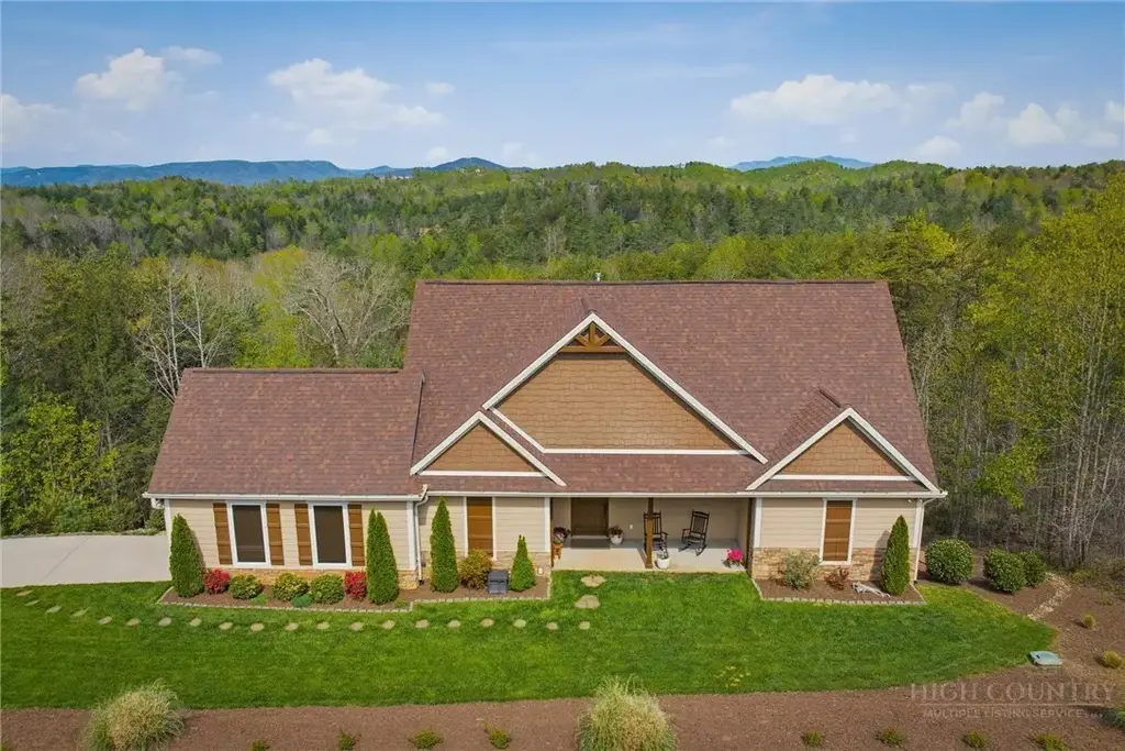 1510 High Valley Way, Lenoir