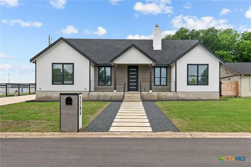 2204 Magnolia Drive, Round Rock