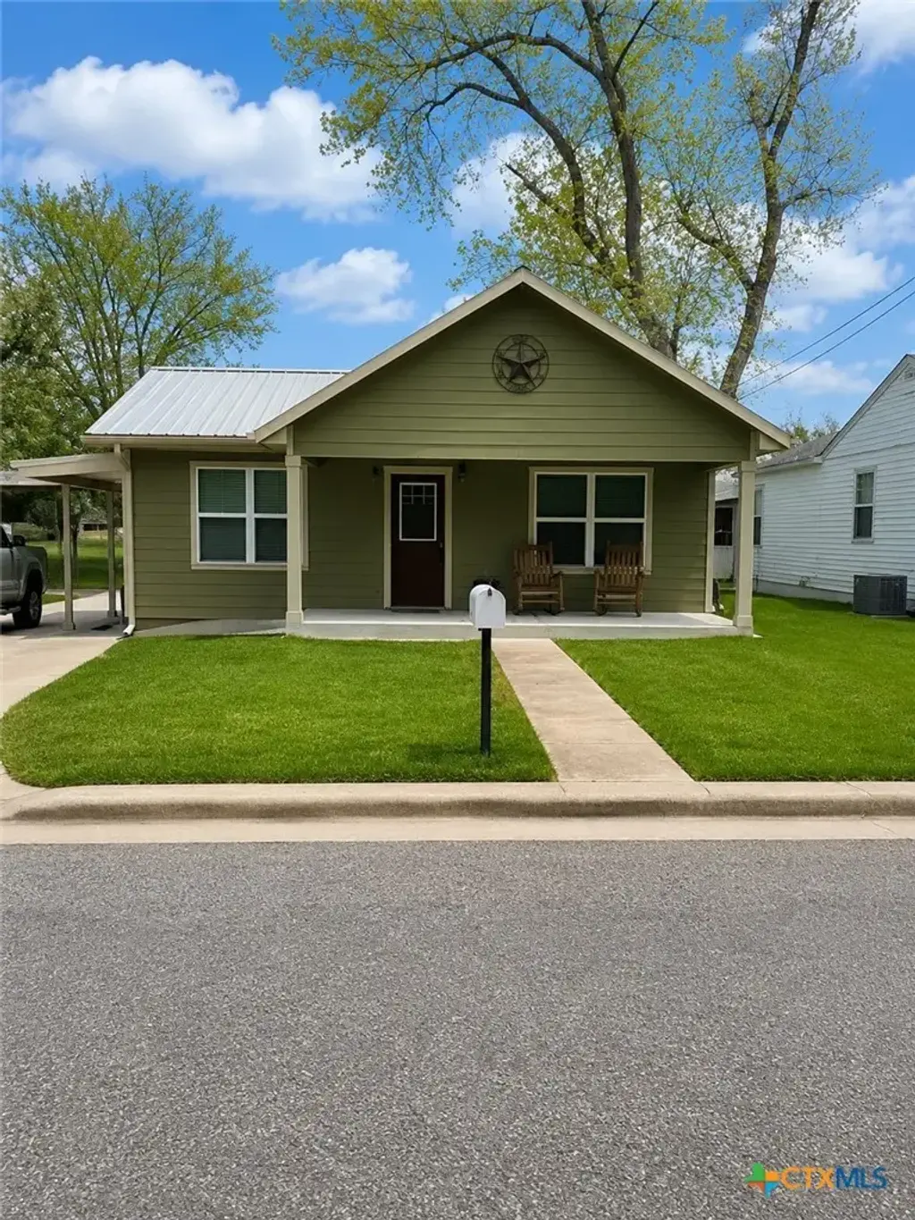 310 N La Grange Street, Hallettsville