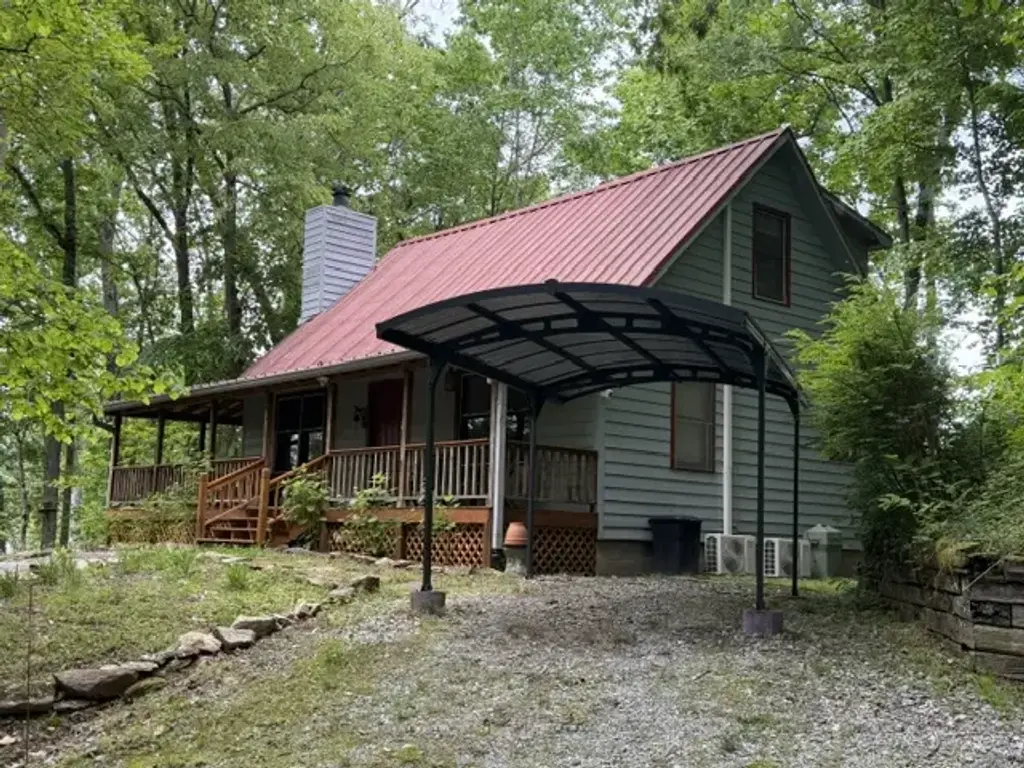 563 Parachute Ridge, Glenville