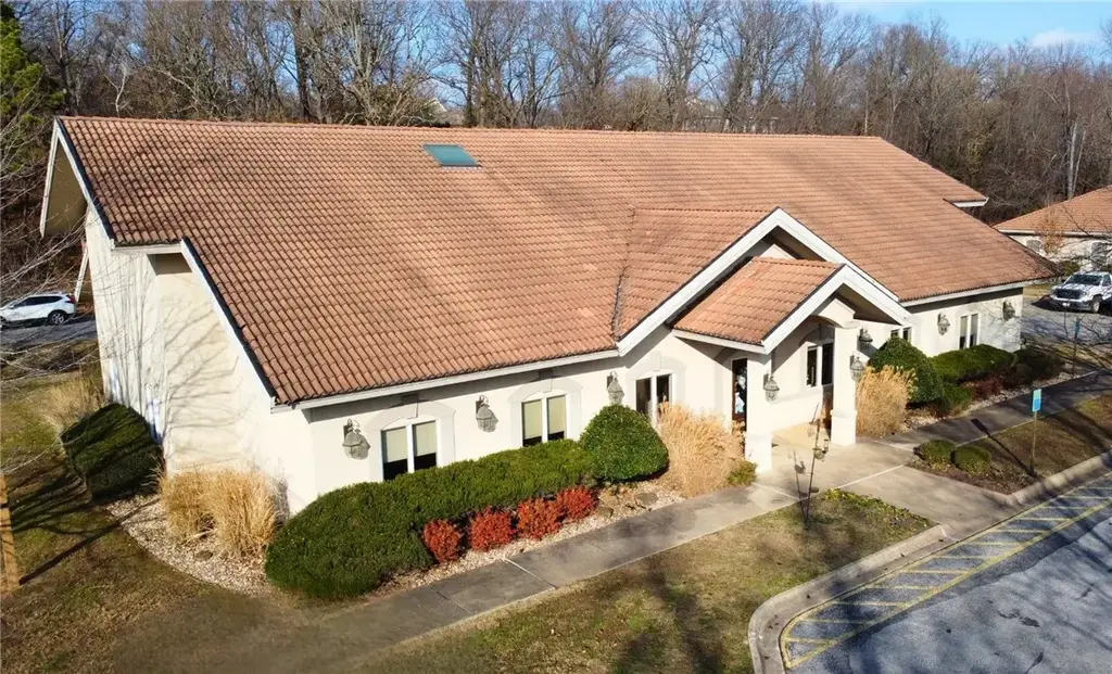 5311 Village Parkway, Rogers