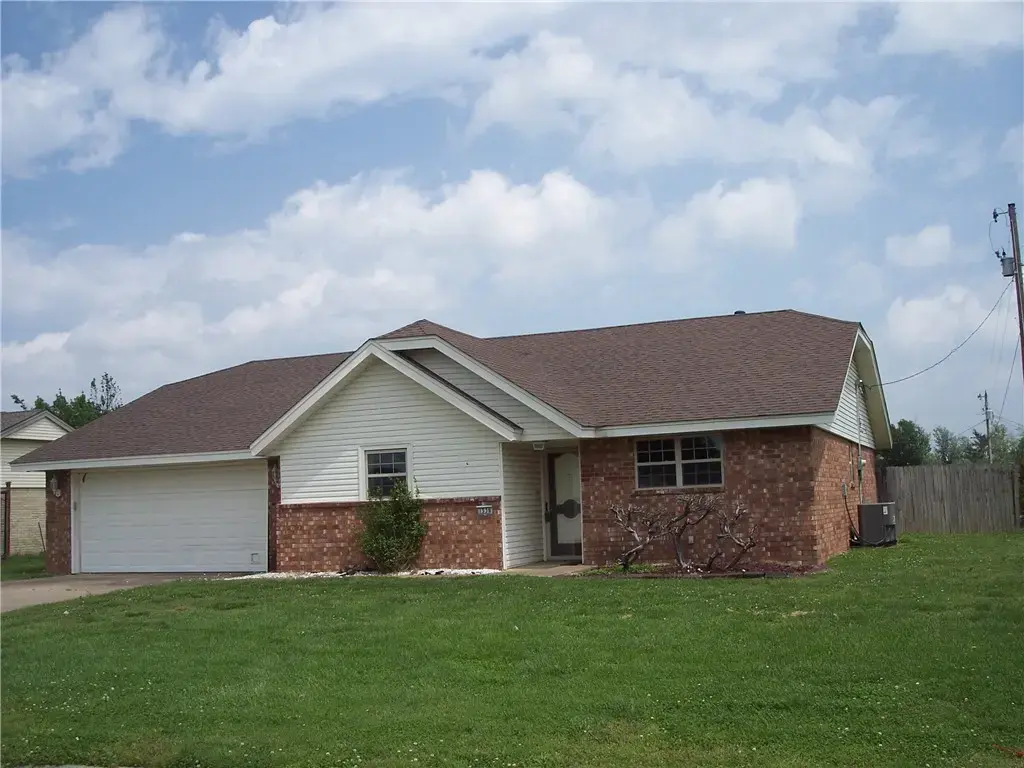 1538 S Heritage Circle, Rogers