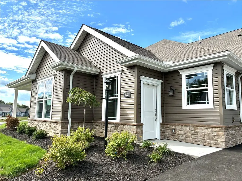 134 Independence Drive 105a, Jefferson