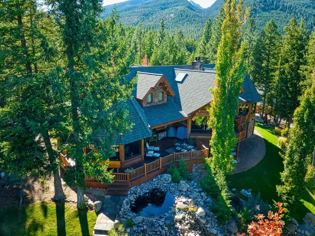 541 Raven Wood, Darby