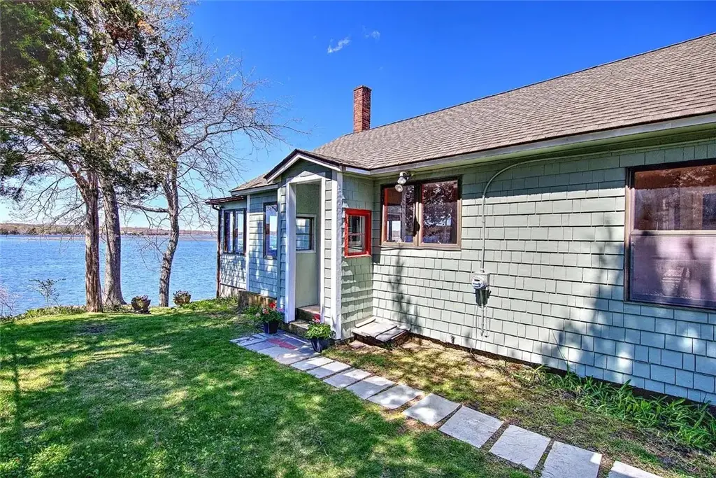 35 Hanson Rd, Barrington