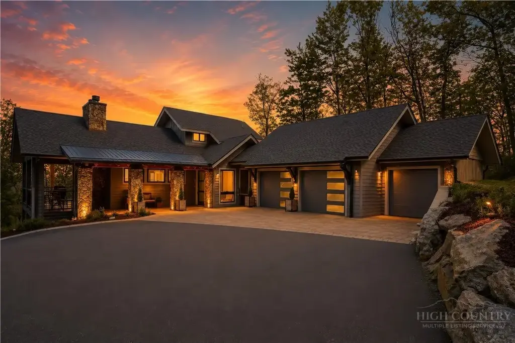 369 Ninebark Road, Boone