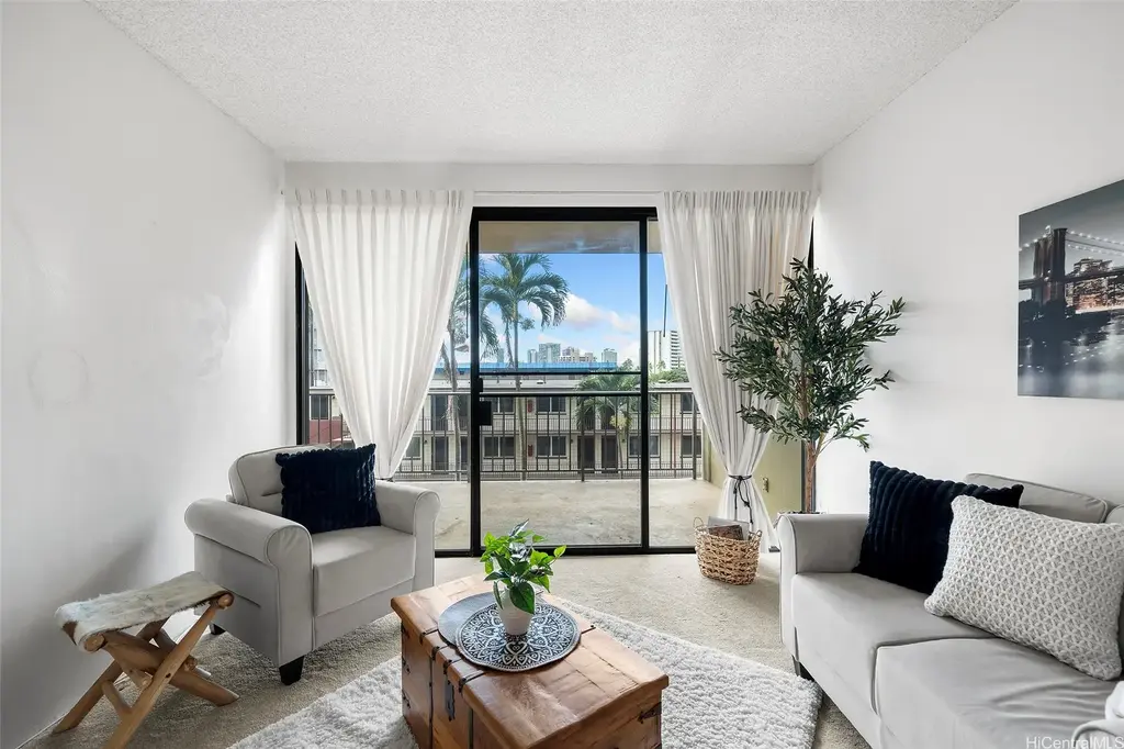 (unit #405) 1561 Pensacola Street, Honolulu