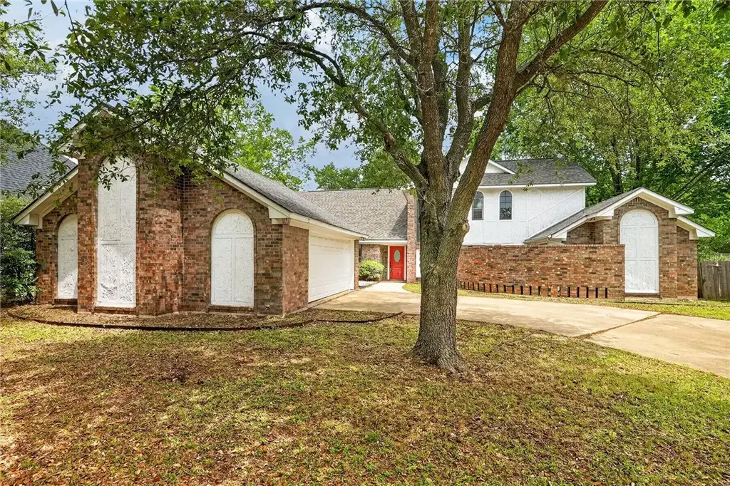 2341 W Briargate Drive, Bryan