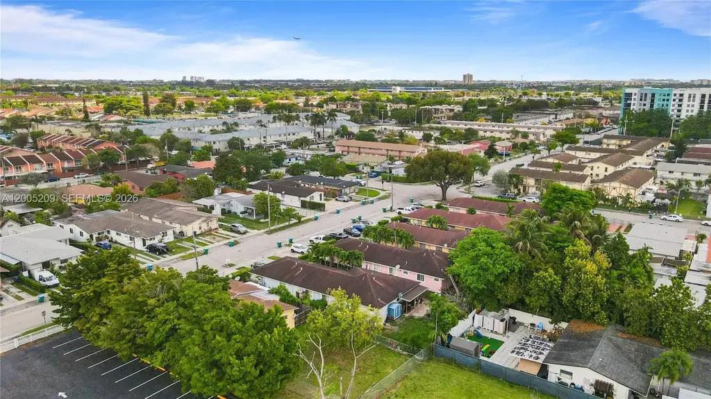 11002 Sw 3rd St, Sweetwater
