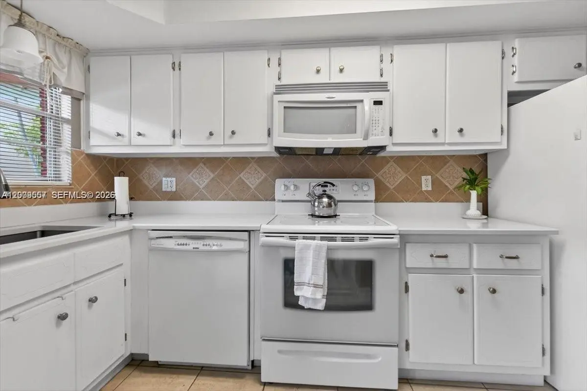 3 of 17 - 180 Ne 12th Avenue #15b, Hallandale Beach, FL