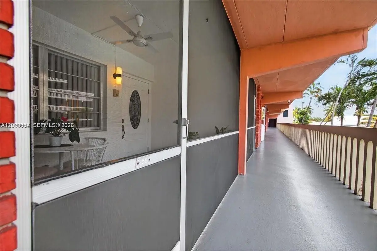 5 of 17 - 180 Ne 12th Avenue #15b, Hallandale Beach, FL