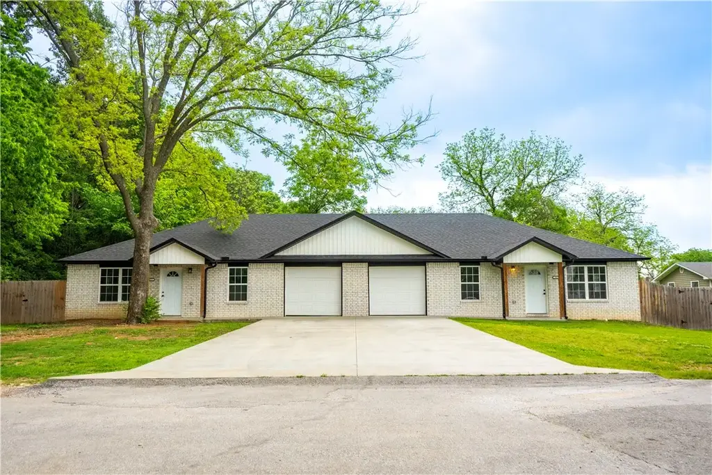 517 N Oak Hill Street, Siloam Springs