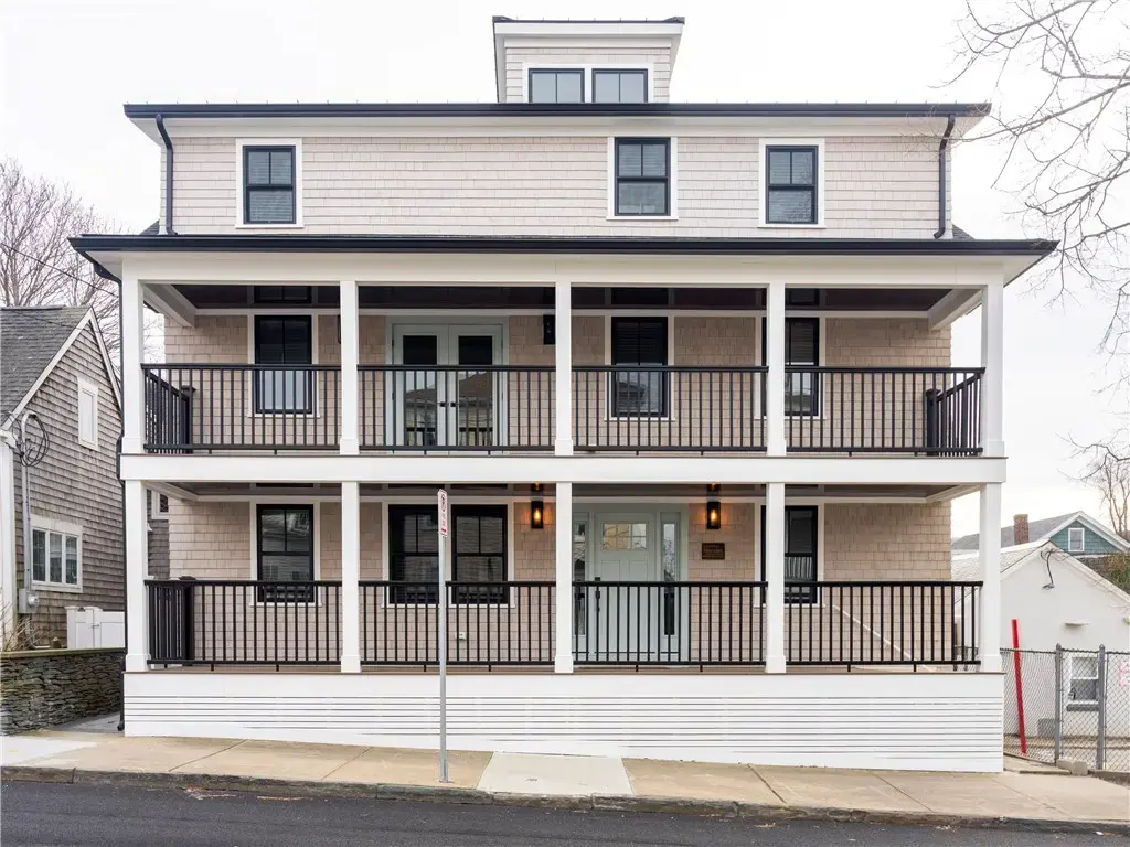7 Dearborn St # 2, Newport