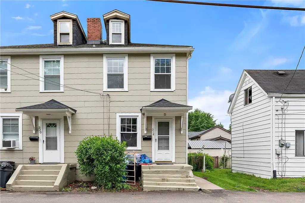 318-320 Sprott Way, Sewickley