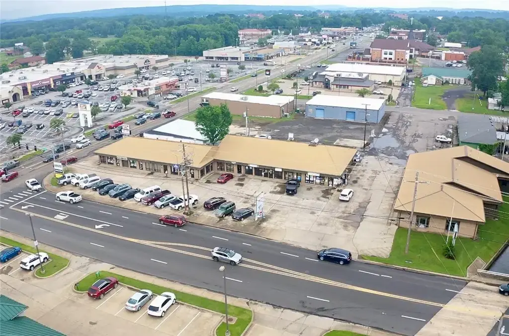 100 E Parkway Drive, Russellville