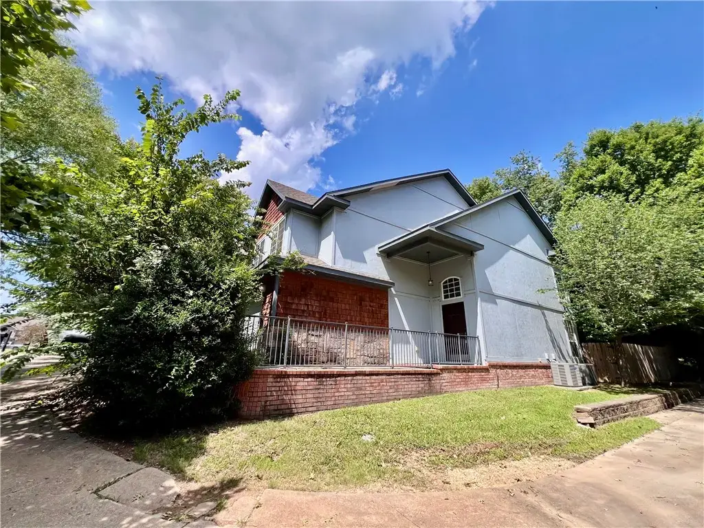 564 S Pierremont Drive, Fayetteville