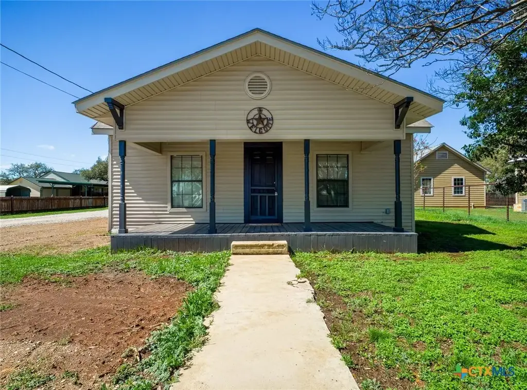 103 N Avenue Q, Johnson City