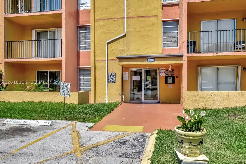 4801 Nw 7th St 704-16, Miami