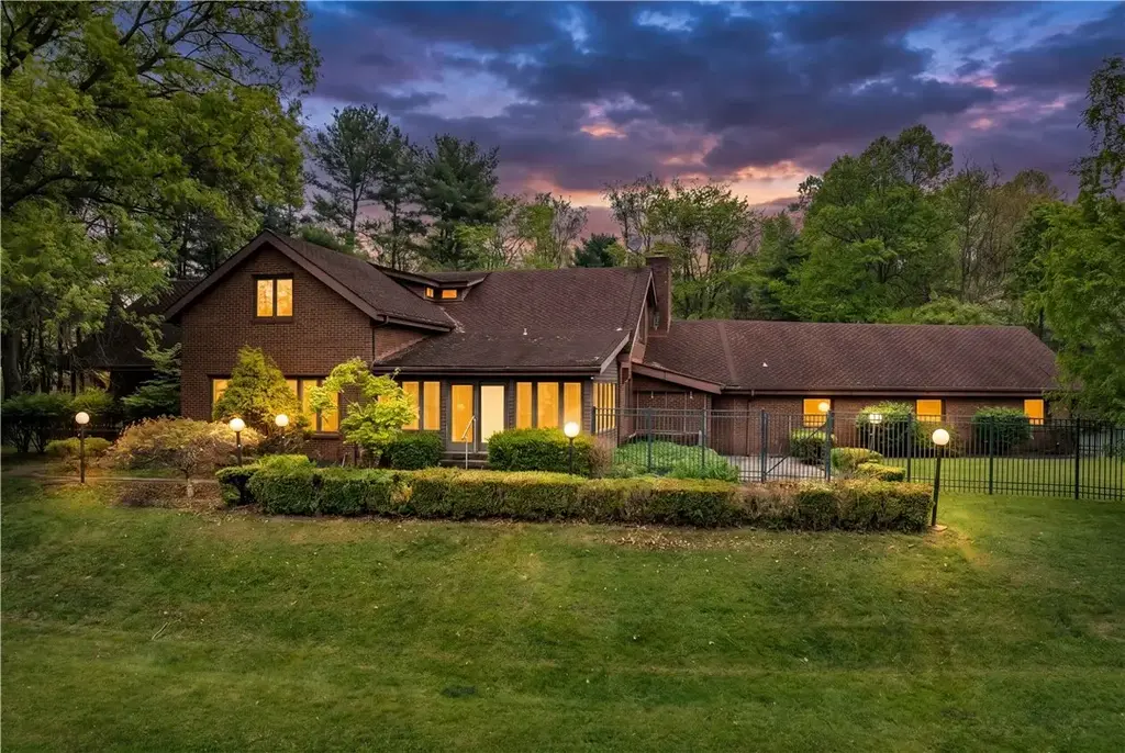 4437 Twin Oaks, Murrysville