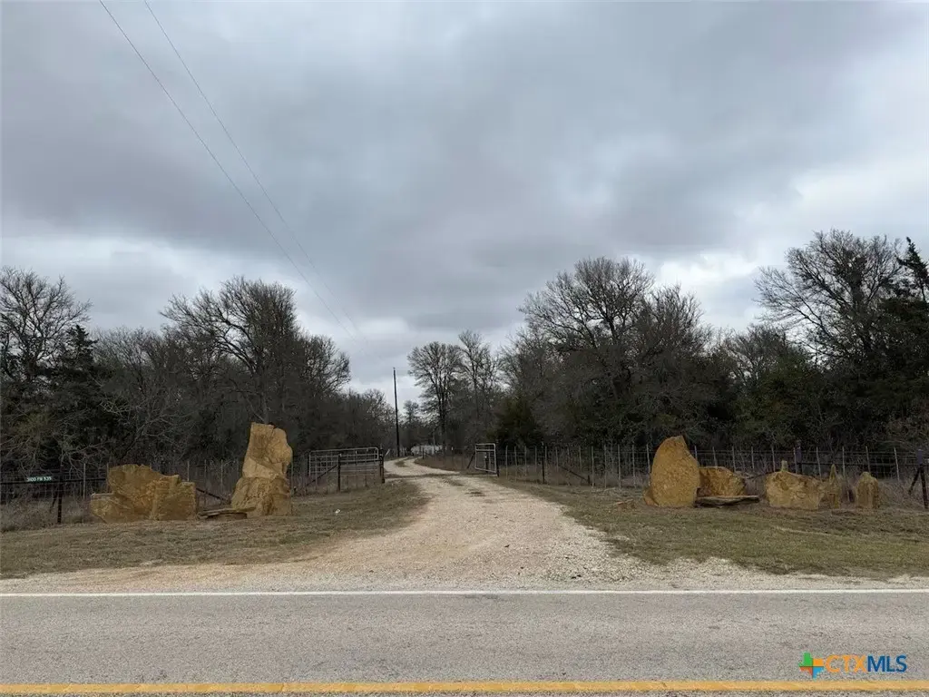 Fm 535, Red Rock