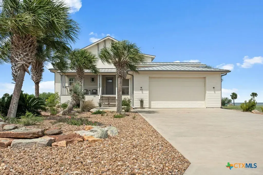 460 Bay Club Dr., Seadrift