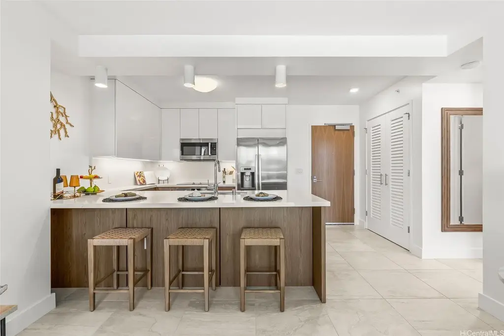 (unit #1510) 629 Keeaumoku Street, Honolulu