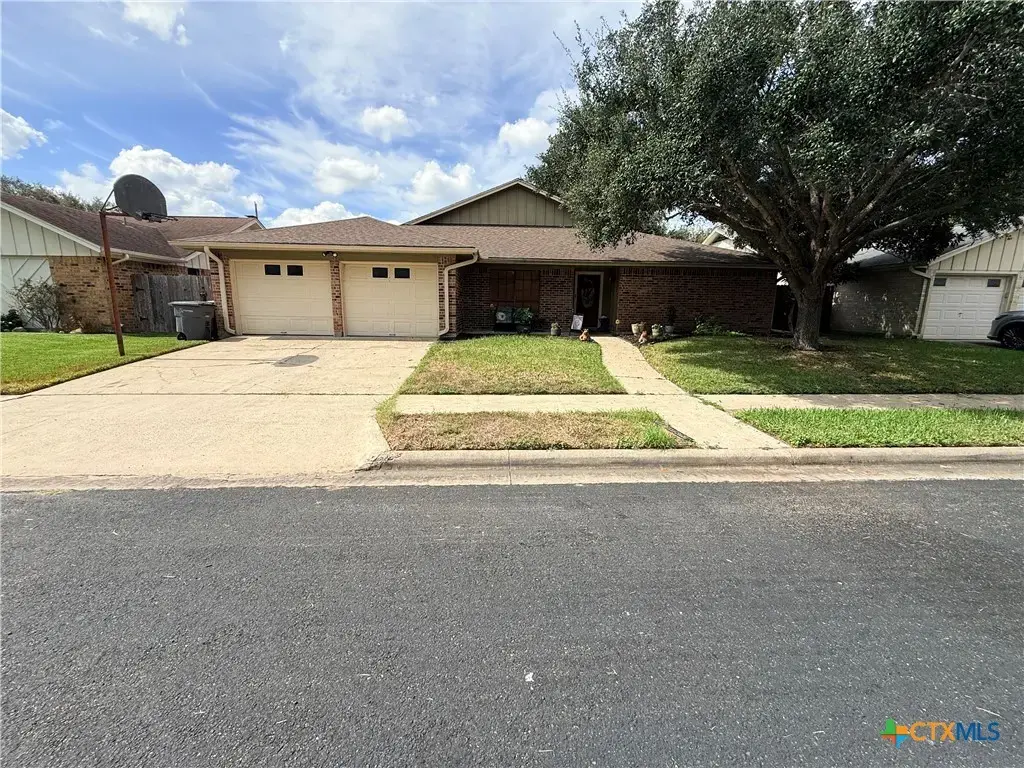 403 Alamogordo Drive, Victoria