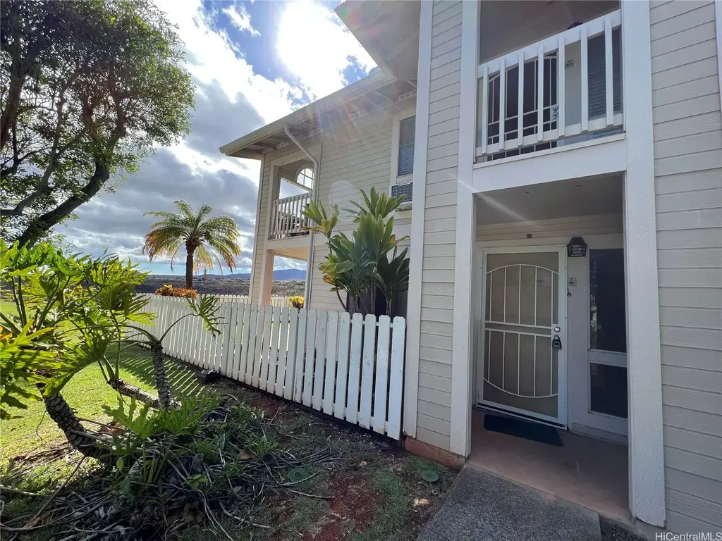 94-612 Lumiaina Street # Q101, Waipahu