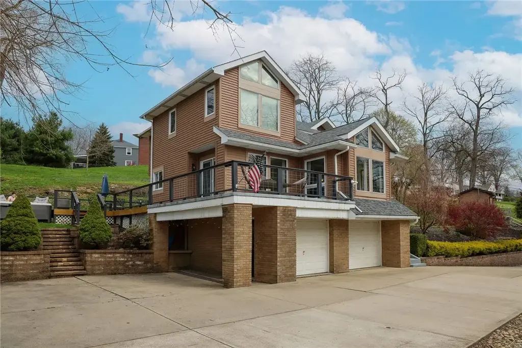 512 Argonne Boulevard , Ellwood City