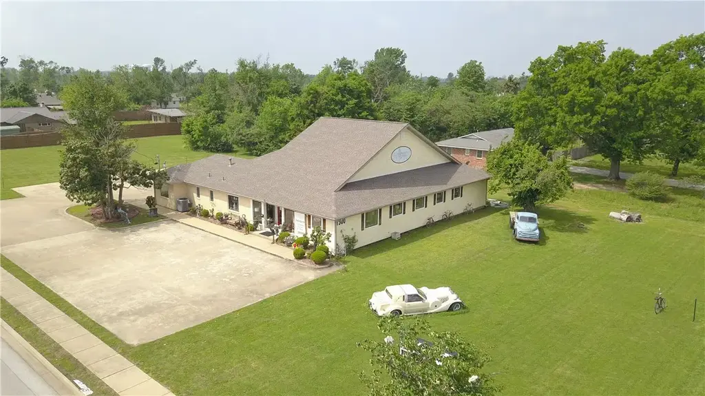 1500 W Walnut Street, Rogers
