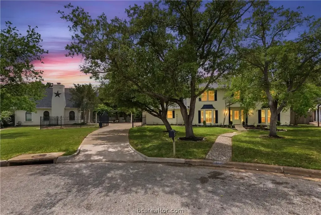 2801 Briar Grove Circle, Bryan