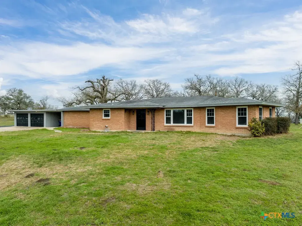 3534 Us Highway 90a, Gonzales