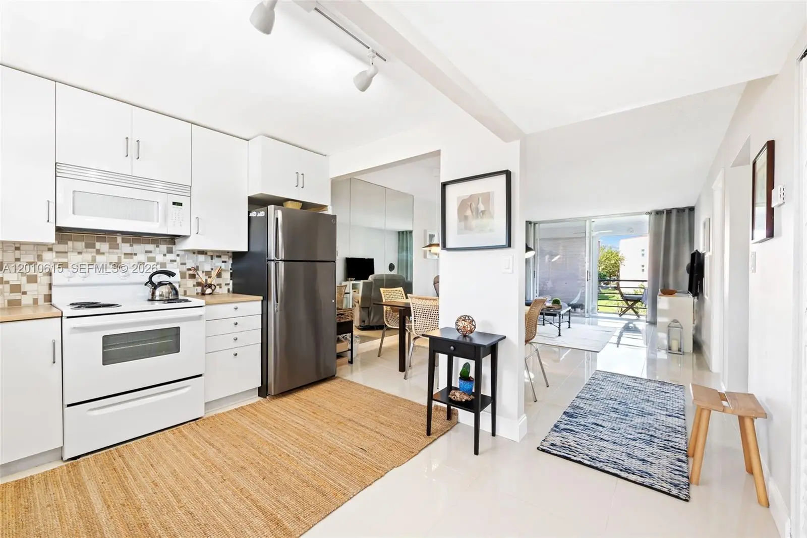3 of 16 - 9421 Sunrise Lakes Boulevard #208, Sunrise, FL
