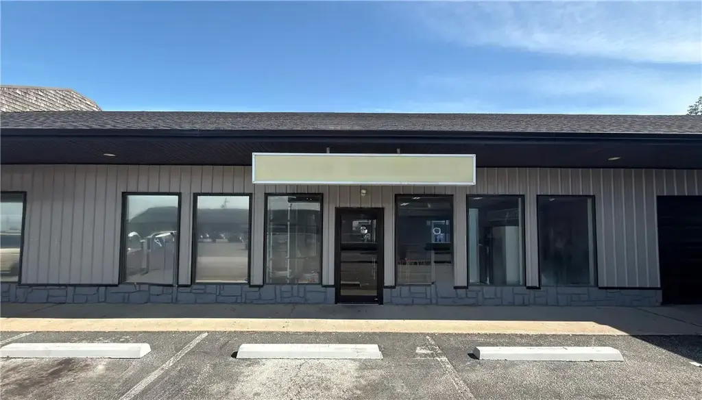 115 N Dixieland Road Suite 9, Rogers