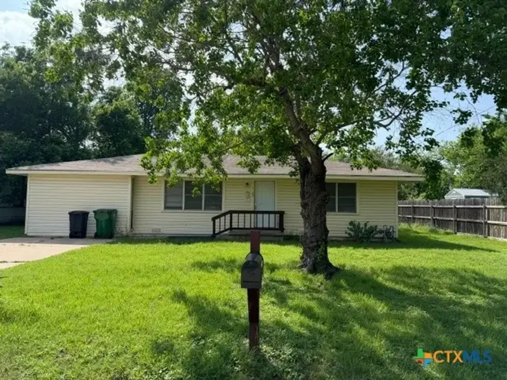 1102 N Houston, Cameron
