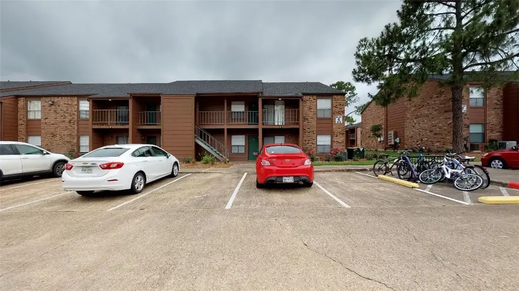 904 University Oaks Drive 85, College Station