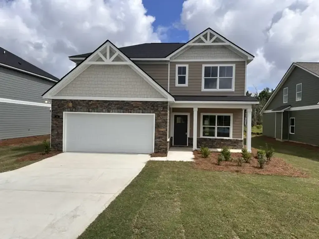 202 Black Oak Dr, Smiths Station