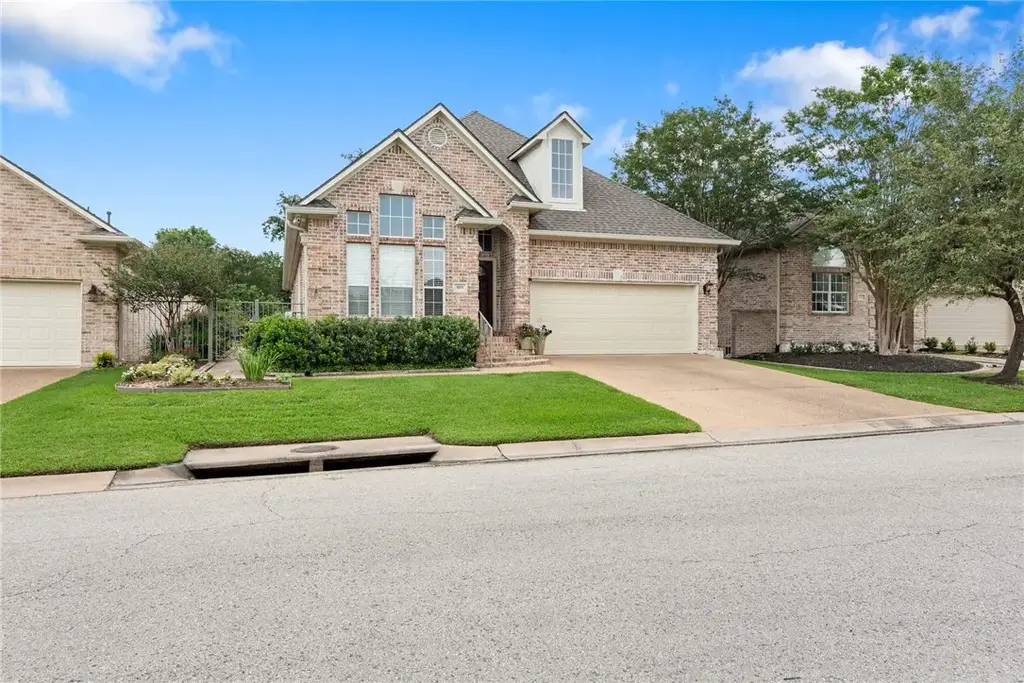 919 Grand Oaks Circle, College Station