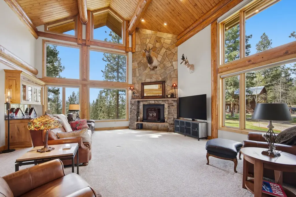 1858 Pleasant View Drive, Victor