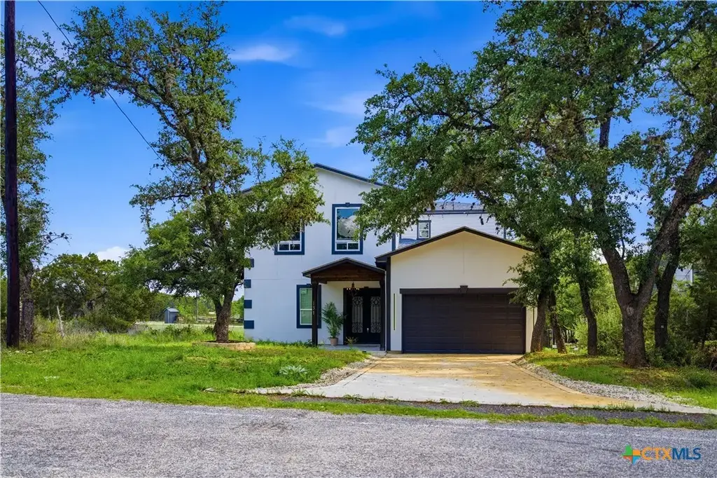 131 Friendlywood Drive, Canyon Lake