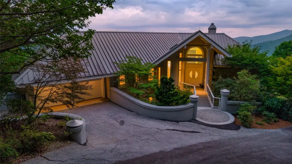 4594 Dillard Road, Highlands