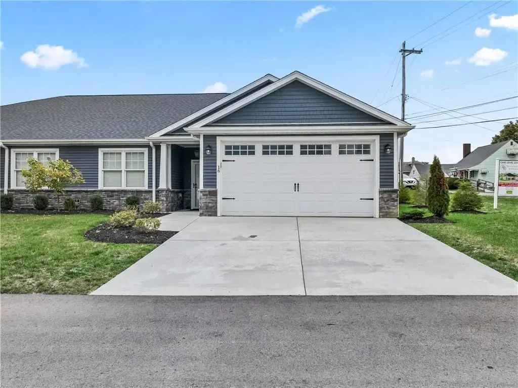 16 Barrington Court, Monaca