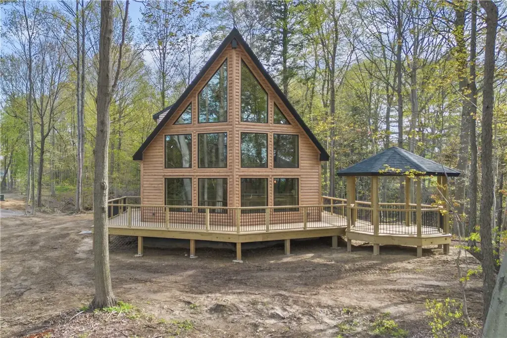 8498 Lake, Harborcreek
