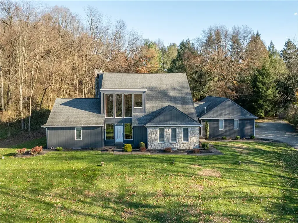 550 Locust Valley Road , Hempfield